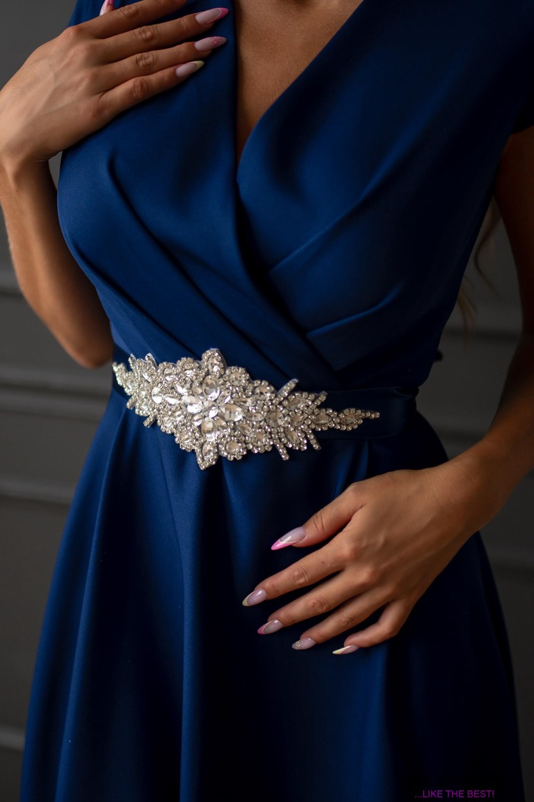 Tumesinise paelaga kristallvöö