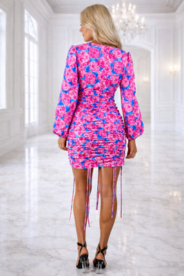 Roosa ja sinisekirju kroogitava seelikuga kleit