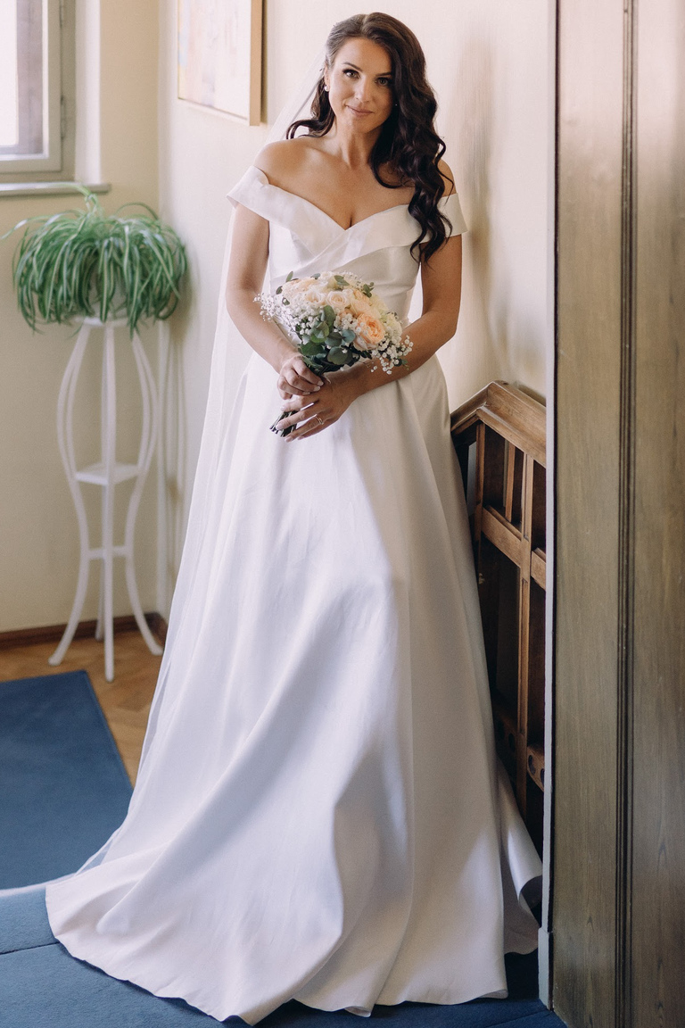 Valge pulmakleit Milena